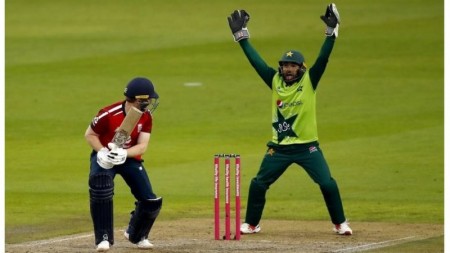 ٹی 20 سیریز: انگلینڈ کا ٹاس جیت کر پاکستان کو کھیلنے کی دعوت